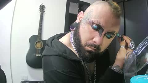 Snapshot of darkclothes chatting on 01/10/25, 10:46 darkclothes online show from 01/10/25, 10:46