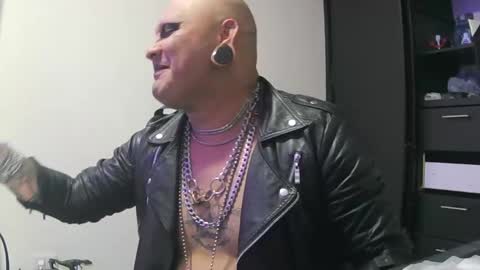 Snapshot of darkclothes chatting on 01/19/25, 09:01 darkclothes online show from 01/19/25, 09:01