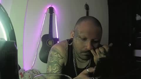 Snapshot of darkclothes chatting on 02/02/25, 10:39 darkclothes online show from 02/02/25, 10:39