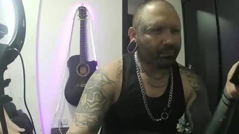 Snapshot of darkclothes chatting on 02/08/25, 01:00 darkclothes online show from 02/08/25, 01:00