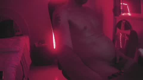 Snapshot of darkdance chatting on 01/05/25, 09:03 freak soul online show from 01/05/25, 09:03