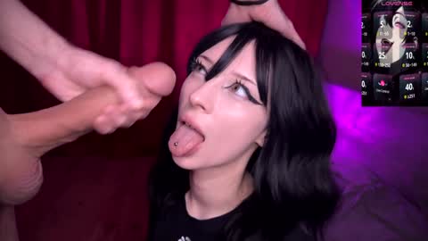 Snapshot of darkfirenight chatting on 12/22/24, 11:44 Yuu online show from 12/22/24, 11:44