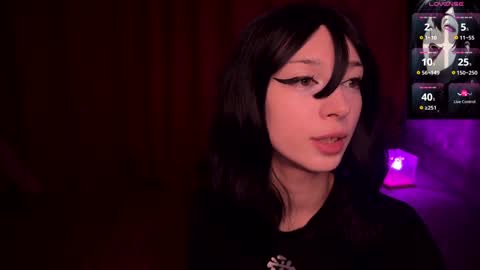 Snapshot of darkfirenight chatting on 02/02/25, 10:28 Yuu online show from 02/02/25, 10:28