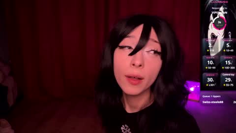 Snapshot of darkfirenight chatting on 02/04/25, 11:27 Yuu online show from 02/04/25, 11:27