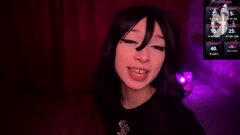 Snapshot of darkfirenight chatting on 02/14/25, 10:25 Yuu online show from 02/14/25, 10:25