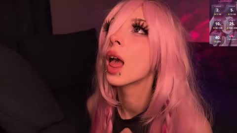 Snapshot of darkfirenight chatting on 10/19/25, 12:00 Yuu online show from 10/19/25, 12:00