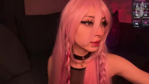 Snapshot of darkfirenight chatting on 10/20/25, 11:27 Yuu online show from 10/20/25, 11:27