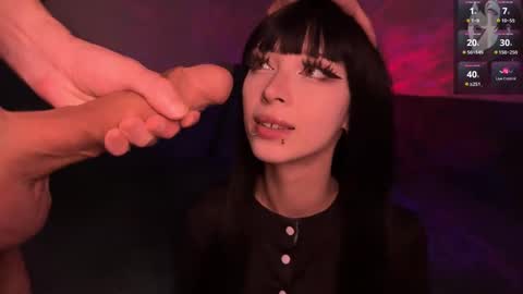 Snapshot of darkfirenight chatting on 12/04/25, 05:39 Yuu online show from 12/04/25, 05:39