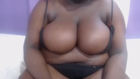 Snapshot of darkgiantmelanin chatting on 04/21/26, 01:42 darkgiantmelanin online show from 04/21/26, 01:42