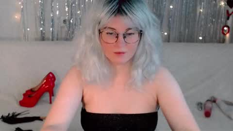 Snapshot of darkheto chatting on 09/27/25, 06:29 Kelly online show from 09/27/25, 06:29