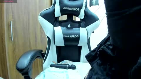 Snapshot of darkkittenuwu chatting on 03/09/25, 10:41 Hi Im Yuri independent modelhelp me get my 111 hands upuwu online show from 03/09/25, 10:41