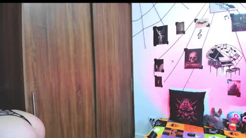 Snapshot of darkkittenuwu chatting on 09/25/25, 08:56 Hi Im Yuri independent modelhelp me get my 111 hands upuwu online show from 09/25/25, 08:56