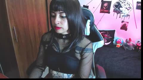 Snapshot of darkkittenuwu chatting on 11/16/25, 09:31 Hi Im Yuri independent modelhelp me get my 111 hands upuwu online show from 11/16/25, 09:31