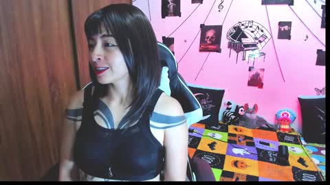 Snapshot of darkkittenuwu chatting on 11/27/25, 07:27 Hi Im Yuri independent modelhelp me get my 111 hands upuwu online show from 11/27/25, 07:27