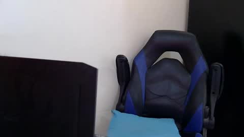 Snapshot of darkkras chatting on 05/19/26, 02:01 Darkkras online show from 05/19/26, 02:01