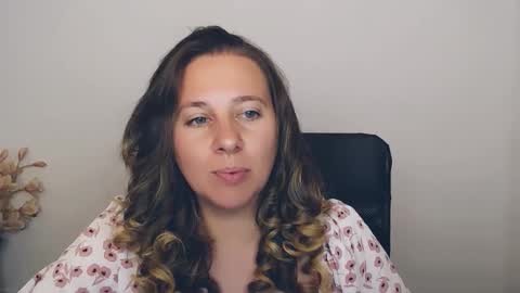 Snapshot of darklure_ chatting on 09/17/25, 04:08 Anna online show from 09/17/25, 04:08