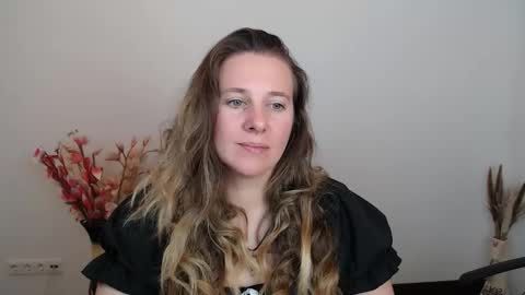 Snapshot of darklure_ chatting on 10/08/25, 07:11 Anna online show from 10/08/25, 07:11