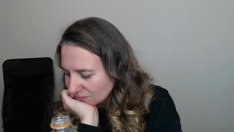 Snapshot of darklure_ chatting on 10/20/25, 04:51 Anna online show from 10/20/25, 04:51