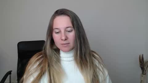 Snapshot of darklure_ chatting on 10/29/25, 10:22 Anna online show from 10/29/25, 10:22