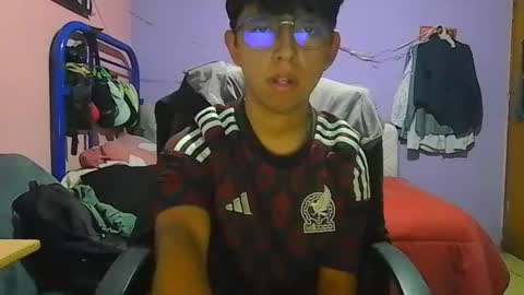 Snapshot of darknex_ chatting on 06/20/26, 05:43 Jose Ian online show from 06/20/26, 05:43