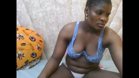 Snapshot of darknipples2 chatting on 12/14/25, 10:09 SHANICE online show from 12/14/25, 10:09