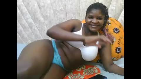 Snapshot of darknipples2 chatting on 12/15/25, 01:32 SHANICE online show from 12/15/25, 01:32