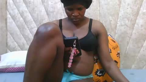 Snapshot of darknipples2 chatting on 12/20/25, 12:01 SHANICE online show from 12/20/25, 12:01