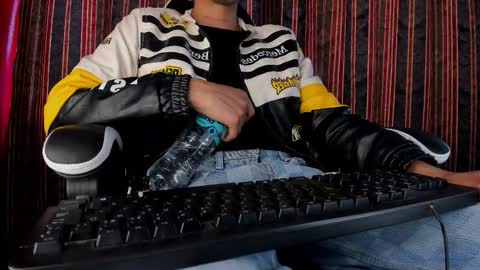 Snapshot of darkodark0 chatting on 11/29/25, 06:44 Darko online show from 11/29/25, 06:44