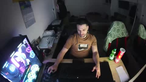 Snapshot of darkschneider_ chatting on 02/16/25, 01:25 darkschneider_ online show from 02/16/25, 01:25