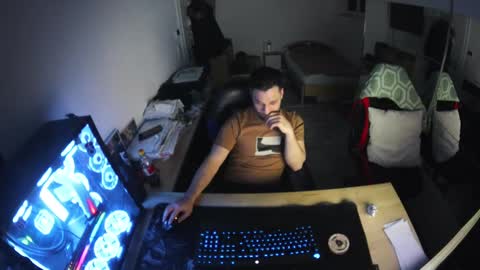 Snapshot of darkschneider_ chatting on 02/17/25, 11:31 darkschneider_ online show from 02/17/25, 11:31