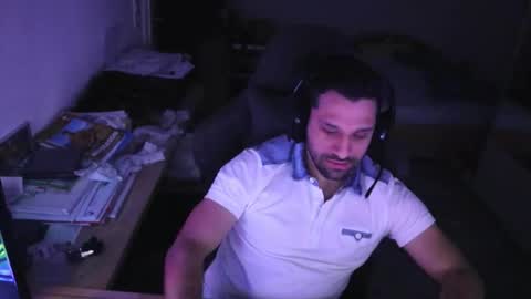 Snapshot of darkschneider_ chatting on 09/30/25, 05:34 darkschneider_ online show from 09/30/25, 05:34