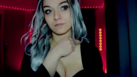 Snapshot of darkskullmistress chatting on 03/08/26, 04:16 roseredgoddess online show from 03/08/26, 04:16