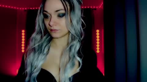 Snapshot of darkskullmistress chatting on 03/24/26, 02:16 roseredgoddess online show from 03/24/26, 02:16