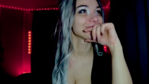 Snapshot of darkskullmistress chatting on 03/30/26, 01:50 roseredgoddess online show from 03/30/26, 01:50