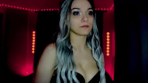 Snapshot of darkskullmistress chatting on 03/31/26, 04:02 roseredgoddess online show from 03/31/26, 04:02