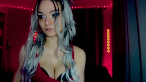 Snapshot of darkskullmistress chatting on 04/03/26, 03:15 roseredgoddess online show from 04/03/26, 03:15