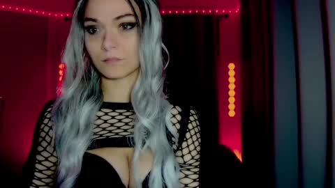 Snapshot of darkskullmistress chatting on 04/15/26, 02:29 roseredgoddess online show from 04/15/26, 02:29