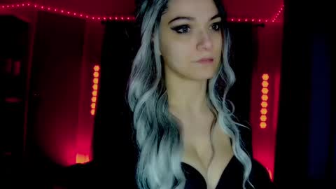 Snapshot of darkskullmistress chatting on 04/21/26, 02:48 roseredgoddess online show from 04/21/26, 02:48