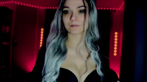 Snapshot of darkskullmistress chatting on 04/21/26, 02:51 roseredgoddess online show from 04/21/26, 02:51