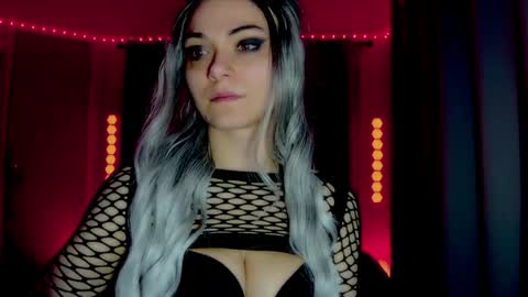 Snapshot of darkskullmistress chatting on 04/22/26, 02:36 roseredgoddess online show from 04/22/26, 02:36