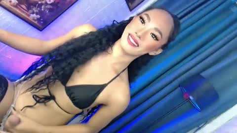 Snapshot of darkxmonica1111 chatting on 11/19/25, 10:54 its me monica online show from 11/19/25, 10:54