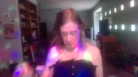 Snapshot of darla_darling1222101 chatting on 04/11/26, 01:21 darla_darling1222101 online show from 04/11/26, 01:21