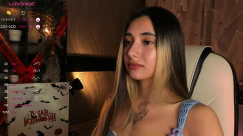 Snapshot of darlabelle chatting on 10/25/25, 04:42 Belle online show from 10/25/25, 04:42