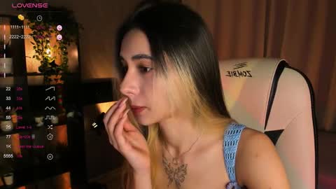 Snapshot of darlabelle chatting on 11/05/25, 03:39 Belle online show from 11/05/25, 03:39