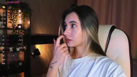 Snapshot of darlabelle chatting on 11/23/25, 03:39 Belle online show from 11/23/25, 03:39