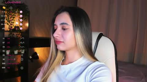 Snapshot of darlabelle chatting on 12/14/25, 03:45 Belle online show from 12/14/25, 03:45