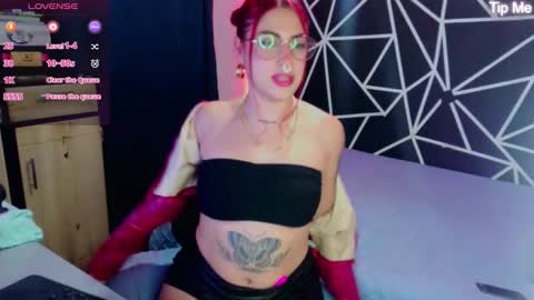 Snapshot of darlyhooper1_ chatting on 11/26/25, 12:11 Darlyhooper online show from 11/26/25, 12:11