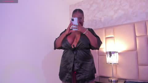 Snapshot of darnellqueen chatting on 12/15/24, 08:41 Darnell Queen online show from 12/15/24, 08:41