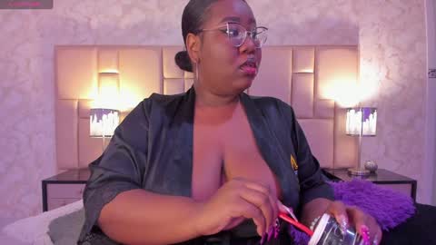 Snapshot of darnellqueen chatting on 12/23/24, 03:50 Darnell Queen online show from 12/23/24, 03:50