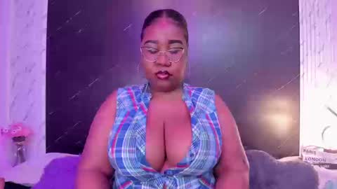 Snapshot of darnellqueen chatting on 09/17/25, 04:03 Darnell Queen online show from 09/17/25, 04:03